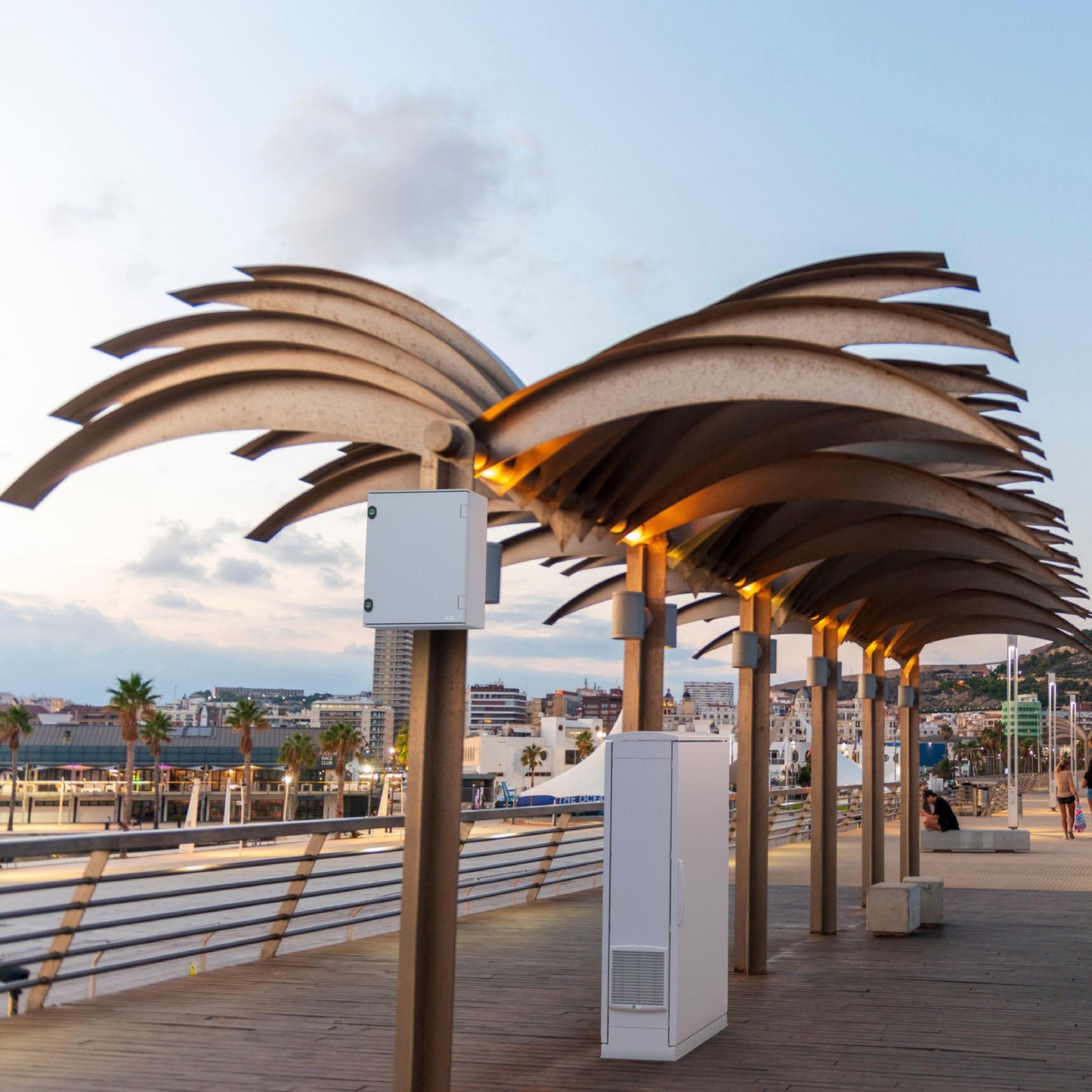 Gabinete Eléctrico, Ventilación Forzada Climasys, Grado de Protección IP54,85 M3/H, 115 V, con Rejilla Salida y Filtro G2 Schneider Electric NSYCVF85M115PF