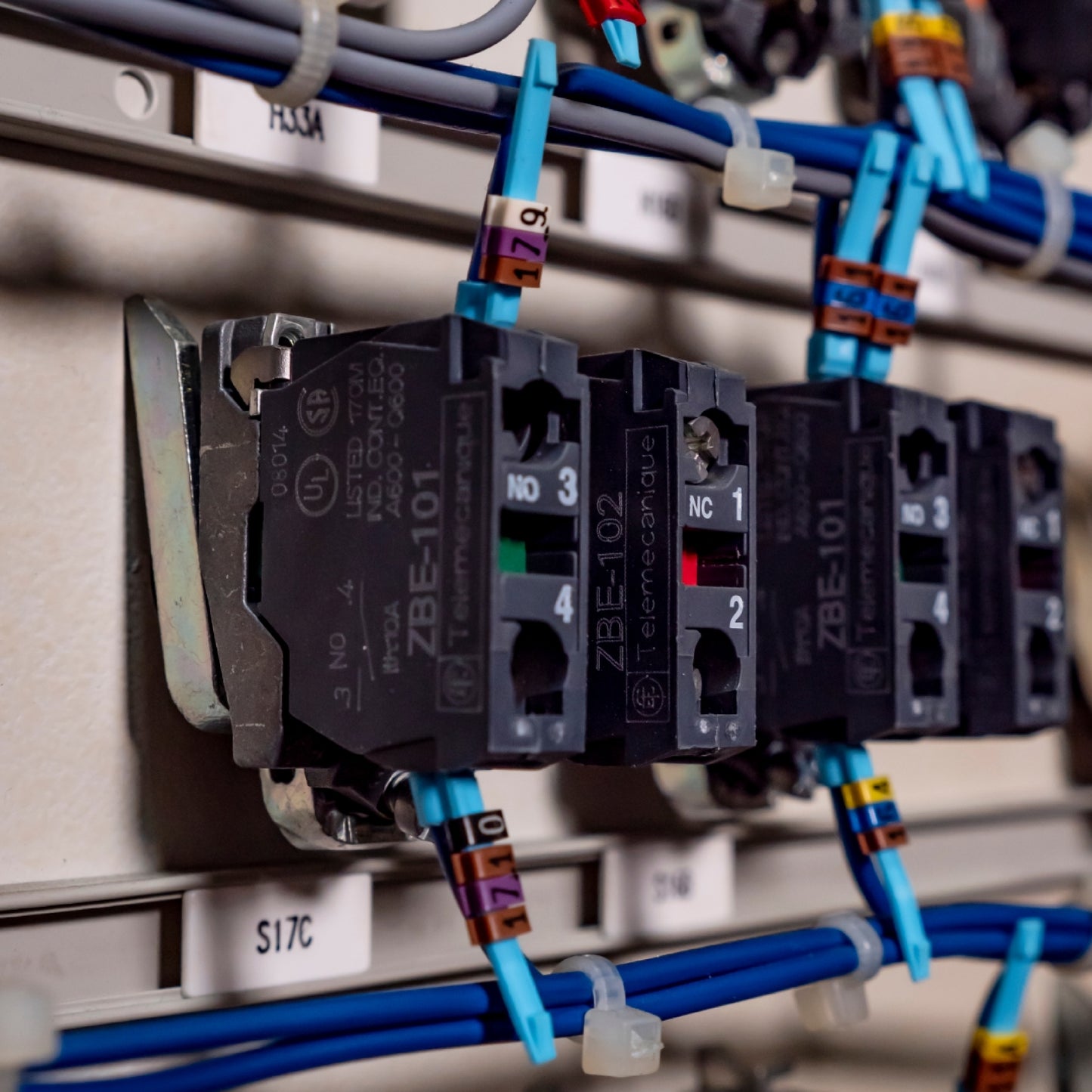 Cuerpo Pulsador-Ø 22-1 NC Schneider Electric ZB4BZ102
